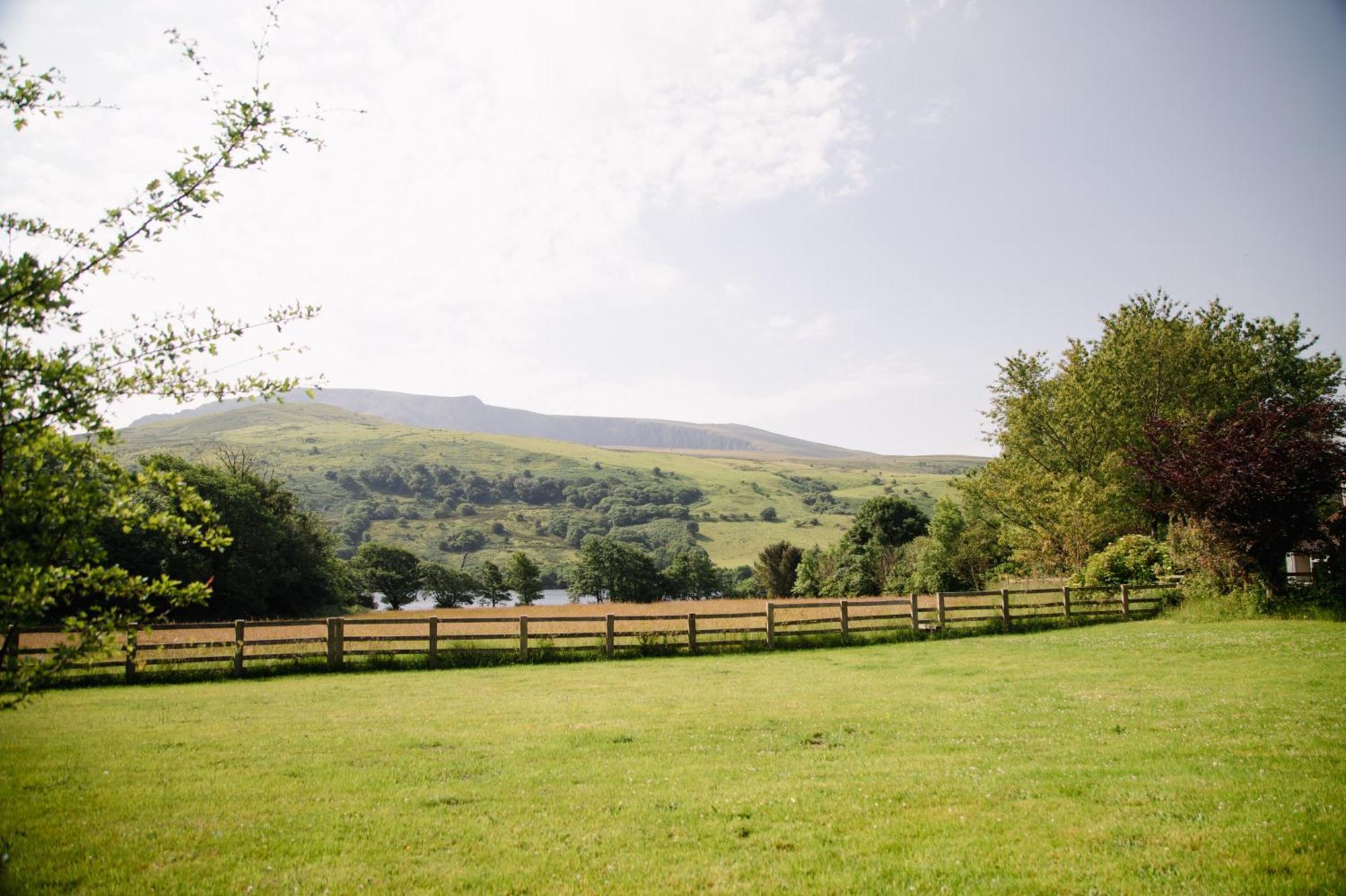 Trigonos - Quiet, Peaceful, Vegetarian B&B And Retreat Centre Nantlle Exterior photo